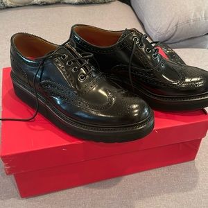 Never worn. Nwt box. I would say it will fit skinny foot size 7